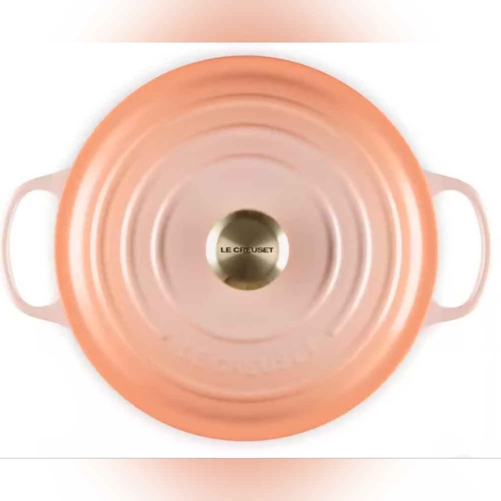 Le Creuset Signature Round Dutch Oven, 5.5 Qt., Color Pêche, Retail $434.95 USD - Picture 6 of 16
